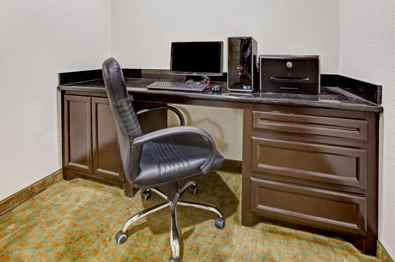 Super 8 By Wyndham Laporte La Porte Εξωτερικό φωτογραφία