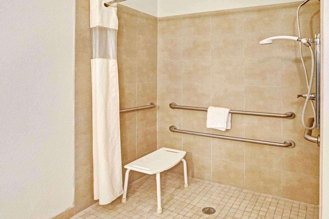 Super 8 By Wyndham Laporte La Porte Εξωτερικό φωτογραφία